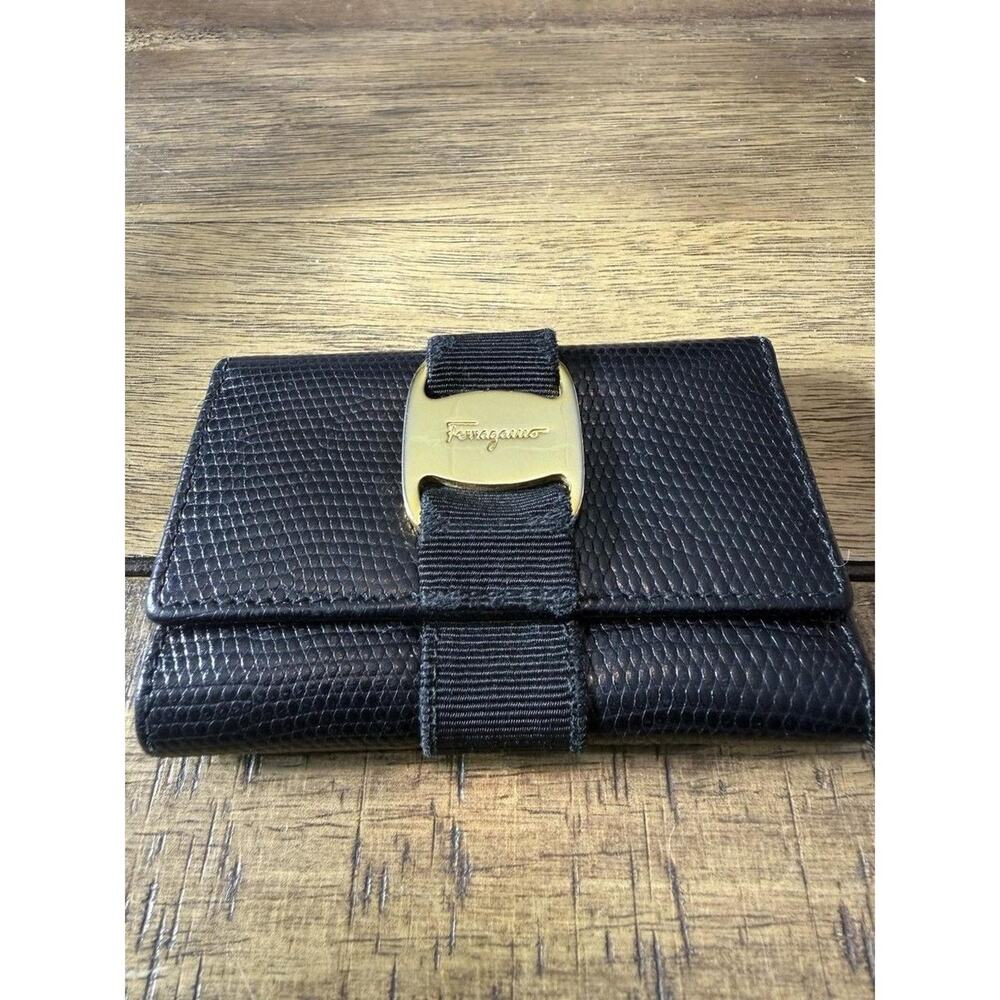 Minor wear on gold front